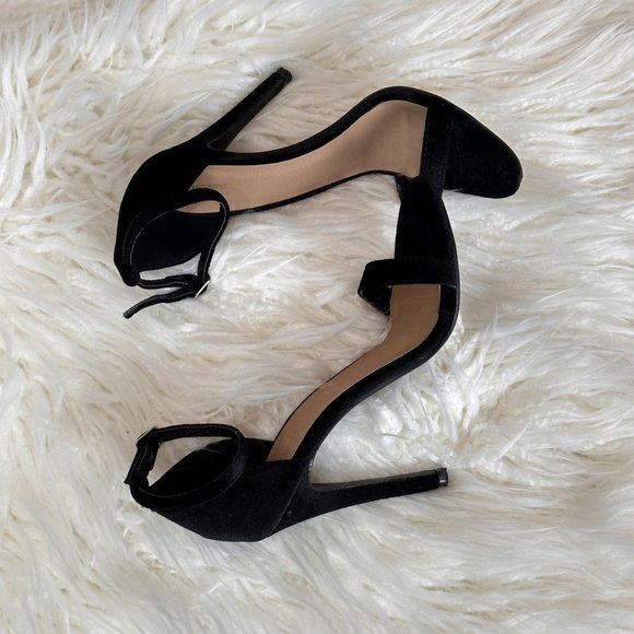 PrettyLittleThing Black Velvet Heels - Picture 3 of 7